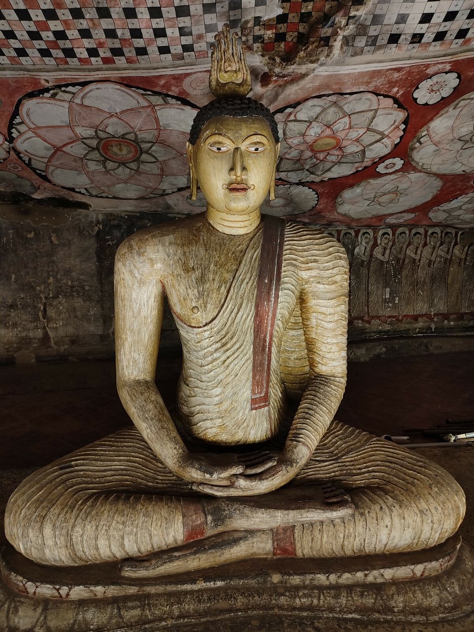 Skalní chrám Rangiri Dambulla je poutním místem 2200 let a najdete v něm 157 soch Buddhy.