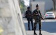 Ulice na Srí Lance hlídají den po teroristických útocích vojáci. (22.4.2019)