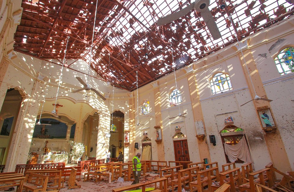 Jeden z kostelů po útoku teroristů. (21. 4. 2019)