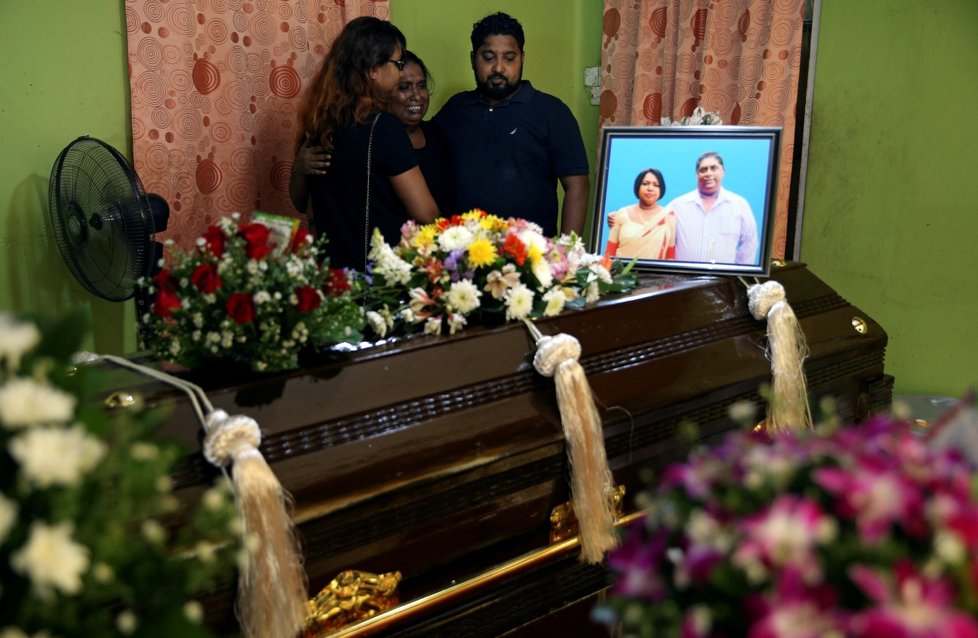Srí Lanka se loučí s oběťmi teroristických útoků. (22. 4. 2019)