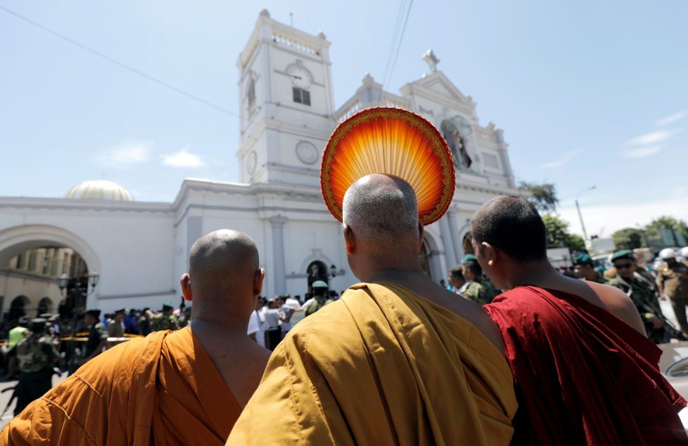 Série výbuchů na Srí Lance zasáhla místní i turisty. (21. 4. 2019)