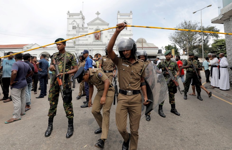 Koordinované výbuchy na Srí Lance si vyžádaly přes 100 mrtvých. (21.4.2019)