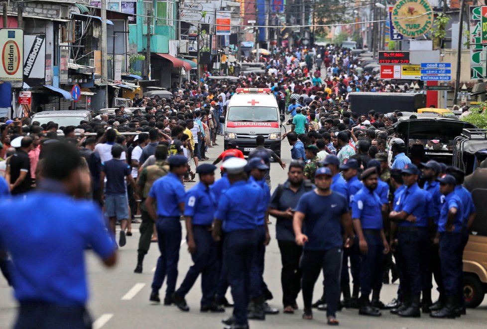 Při teroristických útocích na Srí Lance zemřelo na 300 lidí.