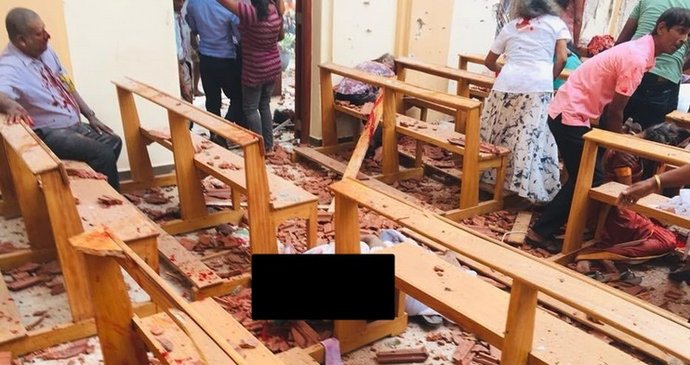 Výbuchy v kostelích na Srí Lance - odehrály se přesně v okamžiku, kdy se lidé sešli do kostela na velikonoční mši