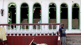 Při nepokojích ve srílanském městě Kandy byl poškozena řada mešit.