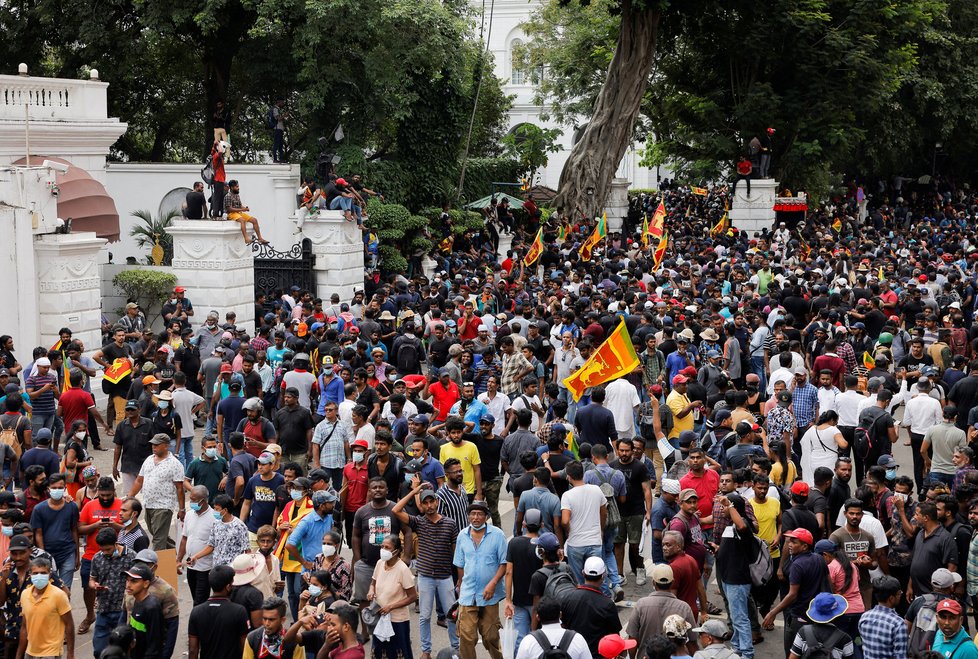 Demonstranti na Srí Lance vnikli do prezidentského paláce.