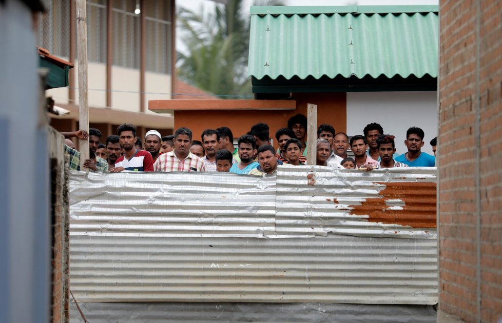 Razie na Srí Lance si vyžádala 15 mrtvých včetně dětí (27. 4. 2019)