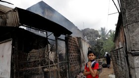 Na Srí Lance přibývá útoků na muslimy. Násilnosti se stupňují, útočníci vypalují obchody či mešity. (14. 5. 2019)