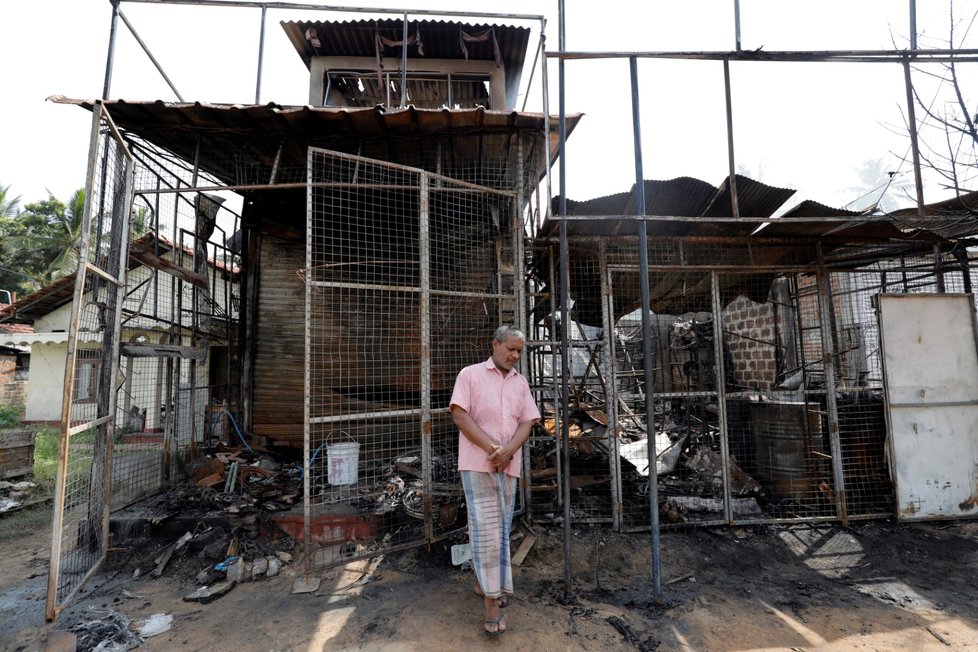 Na Srí Lance přibývá útoků na muslimy. Násilnosti se stupňují, útočníci vypalují obchody či mešity. (14.5.2019)