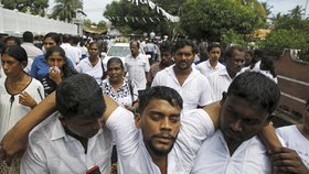 Na Srí Lance probíhají první pohřby obětí teroristických útoků. (23.04.2019).