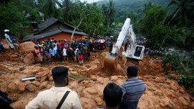 Záplavy a sesuvy půdy na Srí Lance si vyžádaly už 100 obětí.