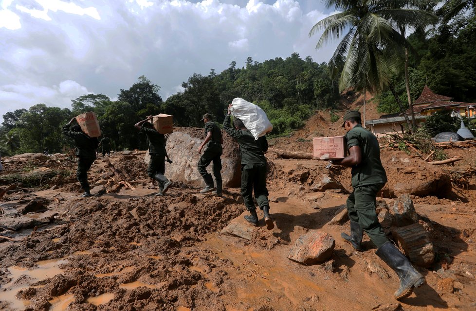 Záplavy a sesuvy půdy si na Srí Lance vyžádaly už 146 obětí