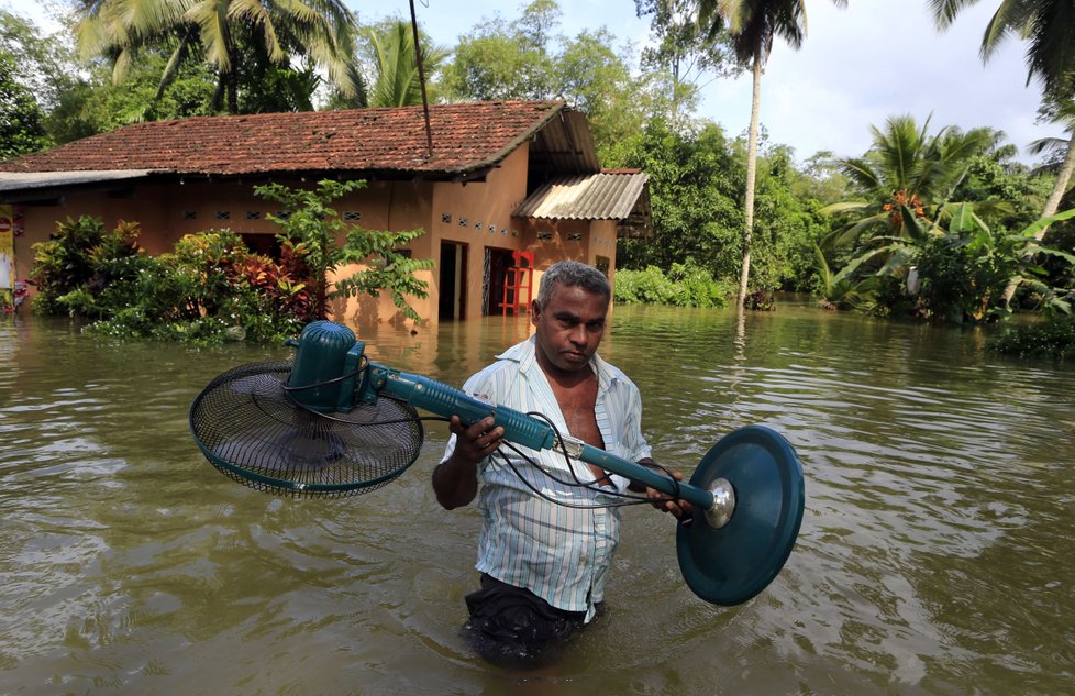 Kvůli záplavám už musela armáda na Srí Lance evakuovat půl milionu lidí
