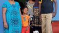 Tangamalah a její rodina. Při tsunami zachránila své dvě vnučky. Její dcera a manžel bohužel nepřežili.