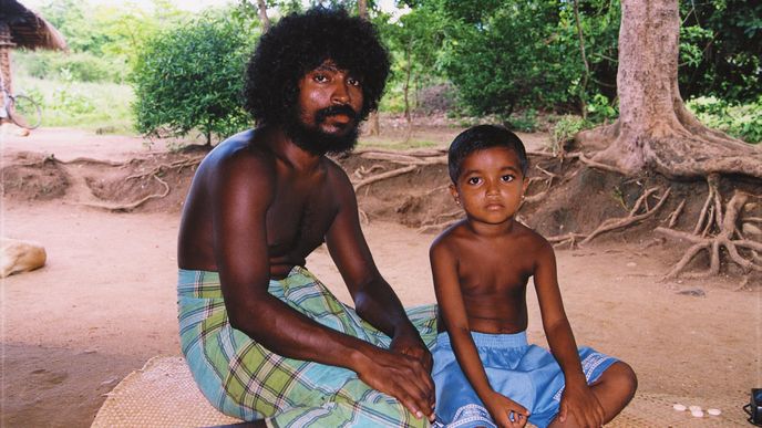 Tmaví Veddové jsou příbuznými Austrálců a některých málo známých indických etnik (Bhílů).