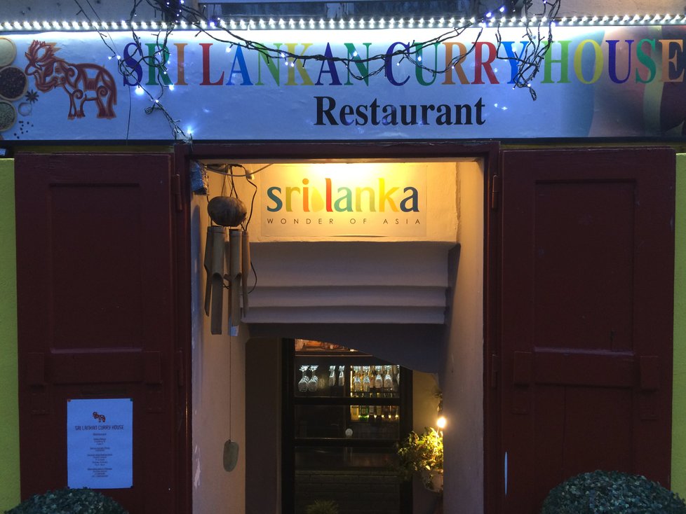 Sri Lankan Curry House se nachází ve Vinohradech, kousek od stanice metra Jiřího z Poděbrad.