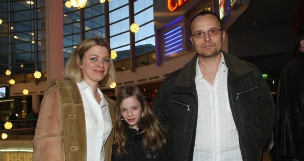 Bára s partnerem Petrem Rajchertem a dcerou Emmou