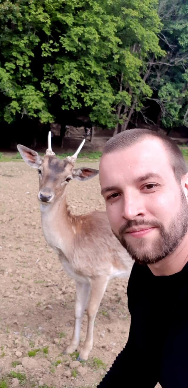 Tomáš si chtěl vyfotit selfie se srncem. Ukázalo se, že zvíře je téměř profesionální fotomodel.