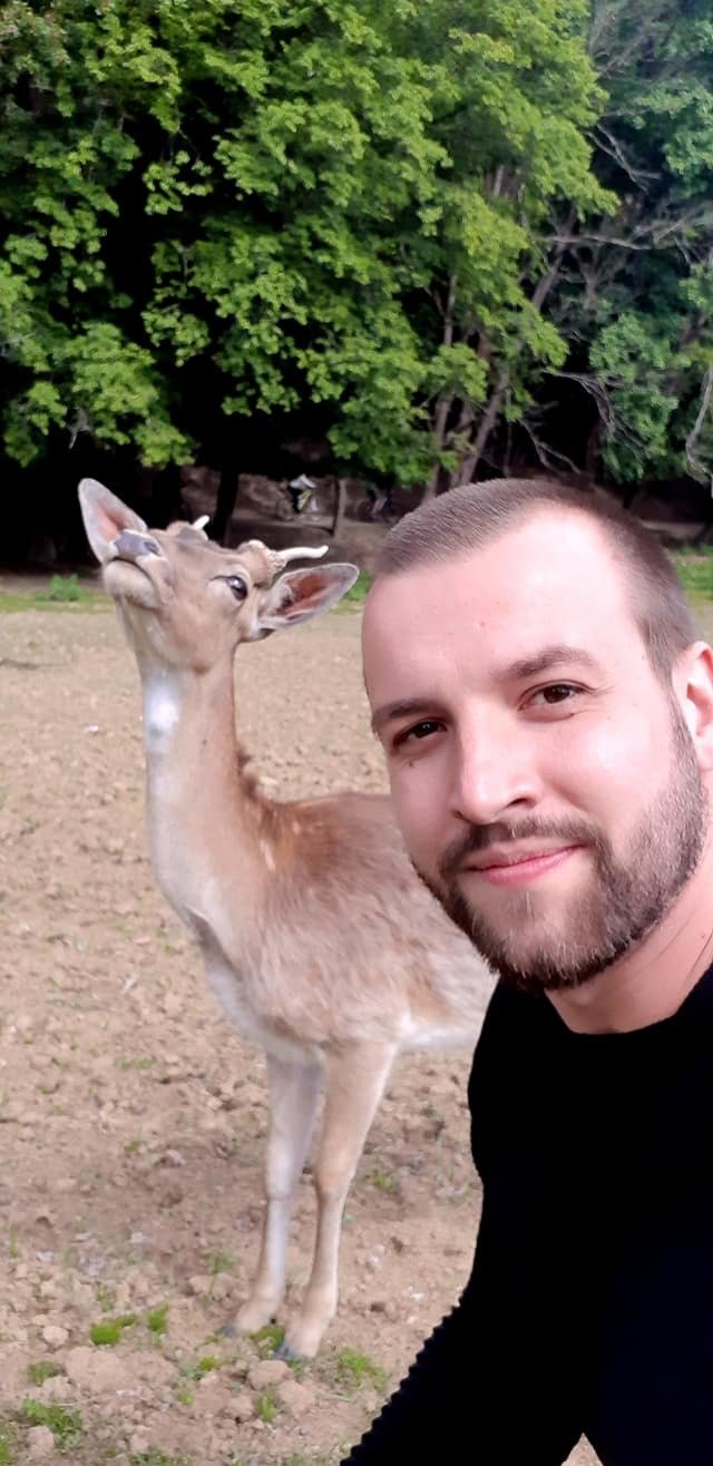 Tomáš si chtěl vyfotit selfie se srncem. Ukázalo se, že zvíře je téměř profesionální fotomodel.