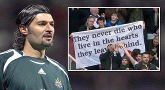Fanoušci na Arsenalu uctili Srníčka: V našich srdcích žiješ dál!