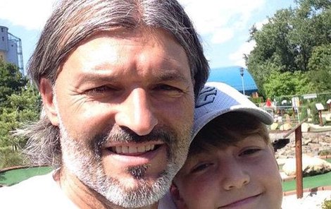 Pavel Srníček (†47) se synem Maximem.