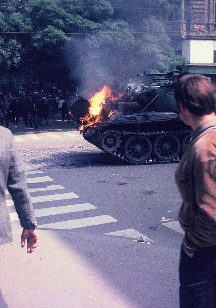Unikátní barevné fotografie Jiřího Chrastila z vpádu vojsk Varšavské smlouvy do Československa 21. srpna 1968
