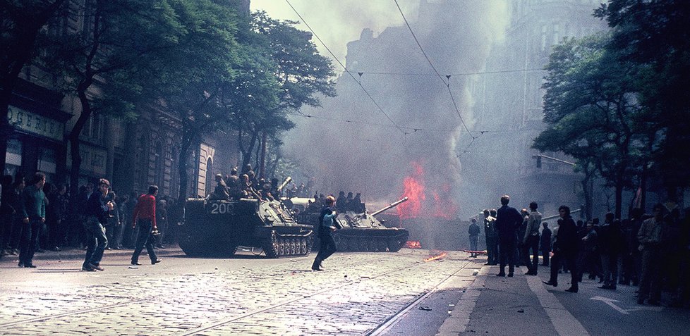 Unikátní barevné fotografie Jiřího Chrastila z vpádu vojsk Varšavské smlouvy do Československa 21. srpna 1968