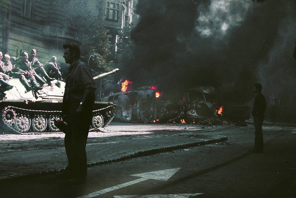 Unikátní barevné fotografie Jiřího Chrastila z vpádu vojsk Varšavské smlouvy do Československa 21. srpna 1968