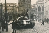 Srpen 1968: Okupace Československa na unikátních videích