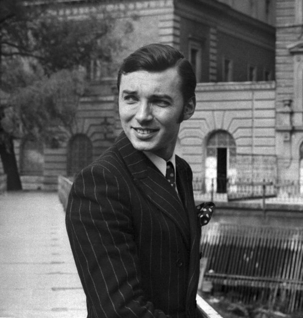 Karel Gott seděl 21. srpna s Landovským v baru