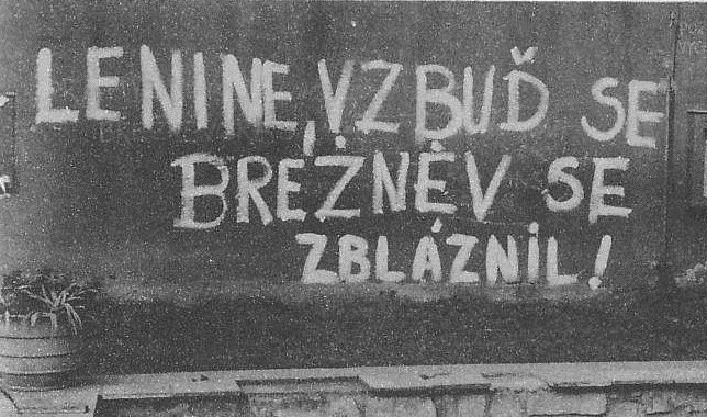 Ilustrace, plakáty a nápisy, které se objevily na veřejnosti v srpnu 1968.