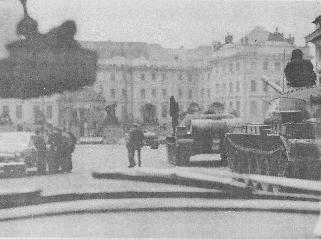 Vojska obsazují Pražský hrad.
