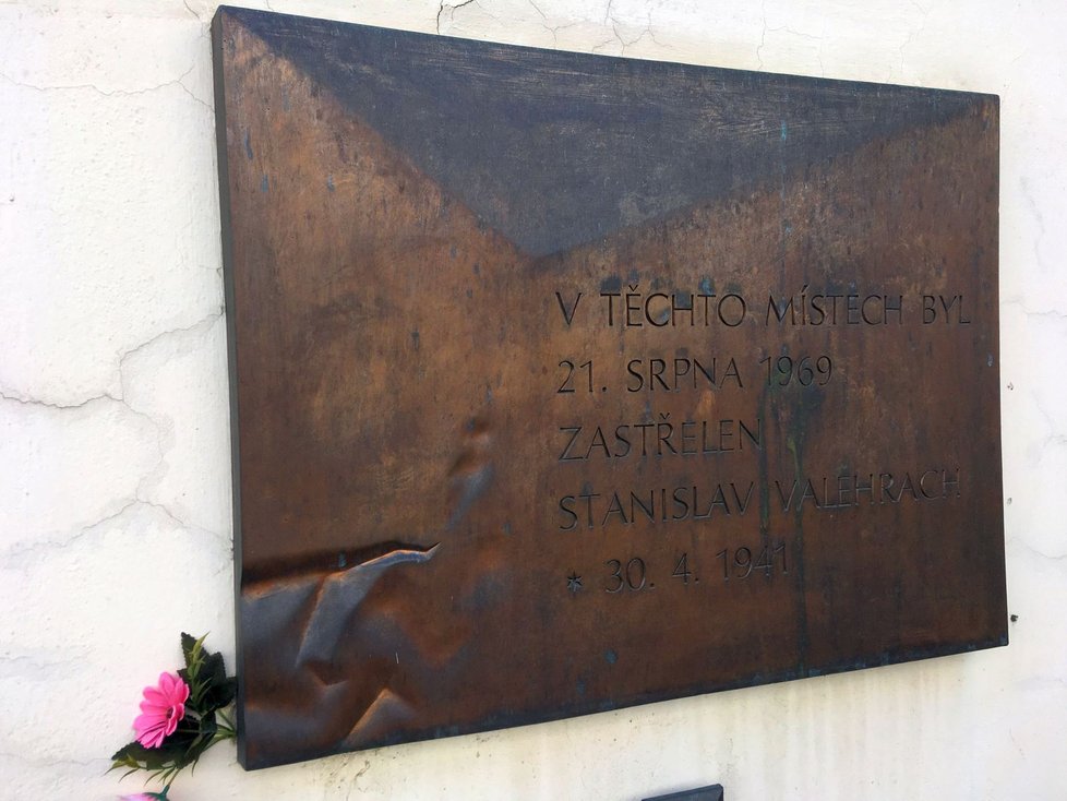 Pamětní deska Stanislava Valehracha na Orlí ulici.