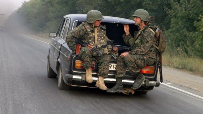 Srpen 2008: Gruzínští vojáci opouštějí Jižní Osetii