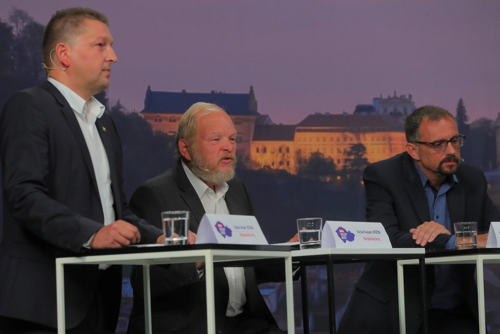 Krajská debata Blesk Zpráv o zemědělství a průmyslu (24. 9. 2020): Zleva Radim Sršeň (STAN), Václav Snopek (KSČM) a Karel Bendl (ODS)