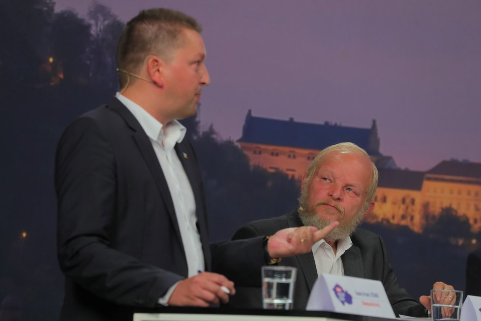 Krajská debata Blesk Zpráv o zemědělství a průmyslu (24. 9. 2020): Zleva Radim Sršeň (STAN) a Václav Snopek (KSČM)