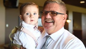 Larry Crenshaw (†59) zemřel na četná sršní bodnutí poté, co prodělal infarkt.