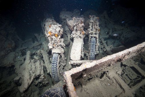 Vrak lodi SS Thistlegorm, která klesla ke dnu u Egypta i s celým vlakem, tanky, auty nebo motocykly.