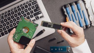 Po pamětech ve velkém zdražují i disky. Situace se bude zhoršovat, trh se chystá zachránit Čína Po pamětech ve velkém zdražují i disky. Situace se bude zhoršovat, trh se chystá zachránit Čína