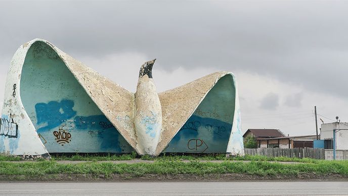 Nečekané skvosty sovětské architektury nechávají diváka v němém úžasu.