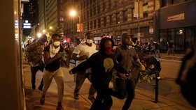 V St. Louis už lidé třetí den protestují proti osvobození bělošského policisty, který zabil před sedmi lety mladého Afroameričana.