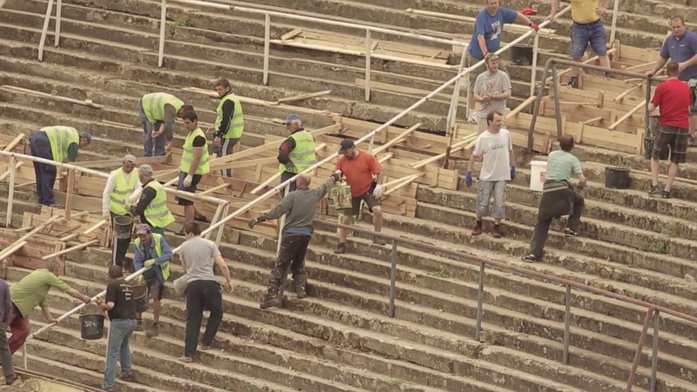 Film Stadion dokumentuje stav stadionu za Lužánkami od jeho zarostlého stavu po rozlučkový zápas Petra Švancary. Nyní má stadion posloužit jako filmová kulisa do filmu o Emilu Zátopkovi.