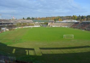 Fotbalový stadion Za Lužánkami v Brně chátrá již 45 roků, posledních 16 let je uzavřený.