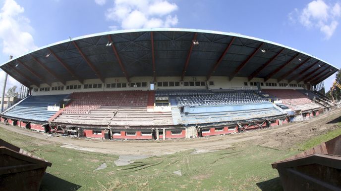 Demolice stadionu Bazaly