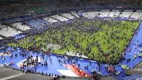 Sebevražední atentátníci se pokoušeli dostat na stadion.