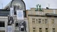 Vernisáž umělecké instalace Štafeta s fotografiemi Gabiny Fárové na 12 metrů vysokém kole v dolní části Václavského náměstí.
