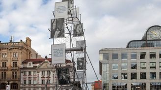 Štafeta svobody. Obří kolotoč na Václavském náměstí připomíná poselství disidentů  