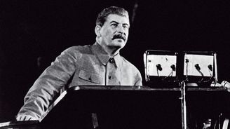 Historik hledá Stalinovy masové hroby. Začal vadit Putinovi a teď mu hrozí 15 let vězení 