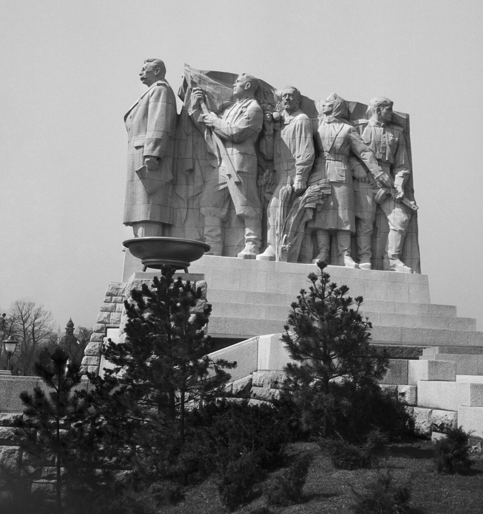 Stalinův pomník na Letné mohl být doplněk v podobě sochy Klementa Gottwalda. Nikdy k tomu naštěstí nedošlo. (ilustrační foto)