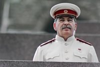 Stalinův pomník odstřelili před 60 lety: Tajné machinace i sebevražda autora!